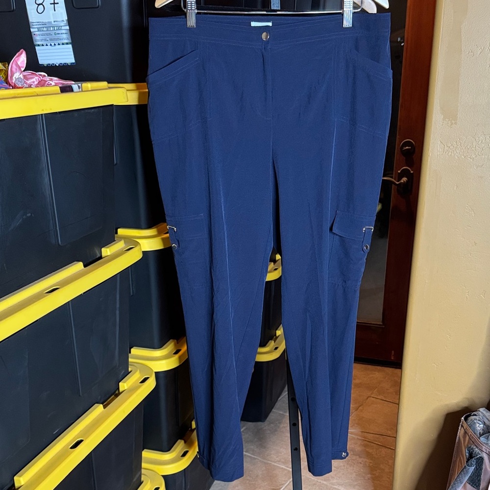Chico’s Zenergy Navy Blue Cargo Pants Size 12 (Chico’s Size 2) - Picture 2 of 9